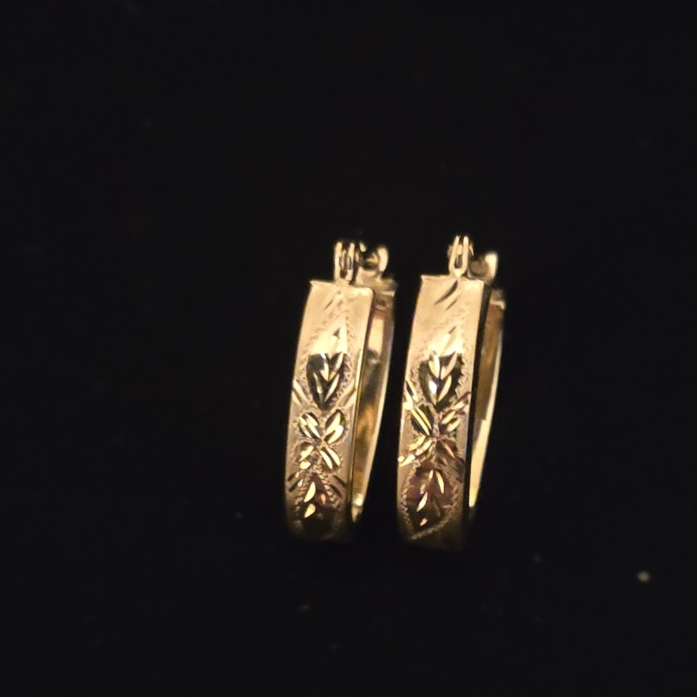Childrens 14k Gold U-shaped Diamond Cut Hoop Earrings